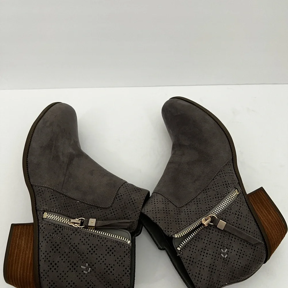 Dr Scholls gray perforated faux suede booties boho side zip excellent si… - Picture 7 of 8